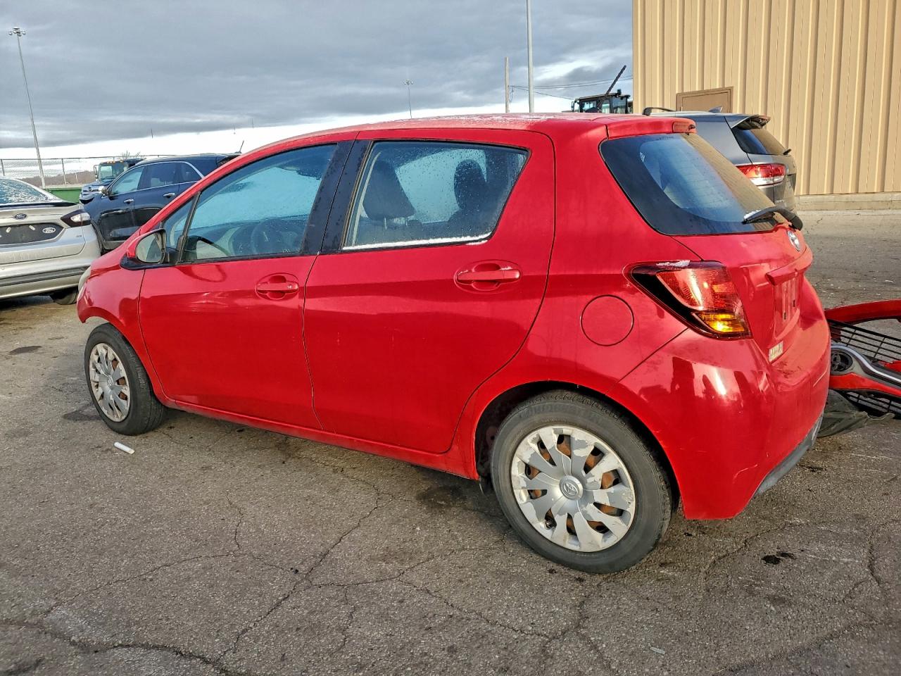 2015 TOYOTA YARIS photo 2