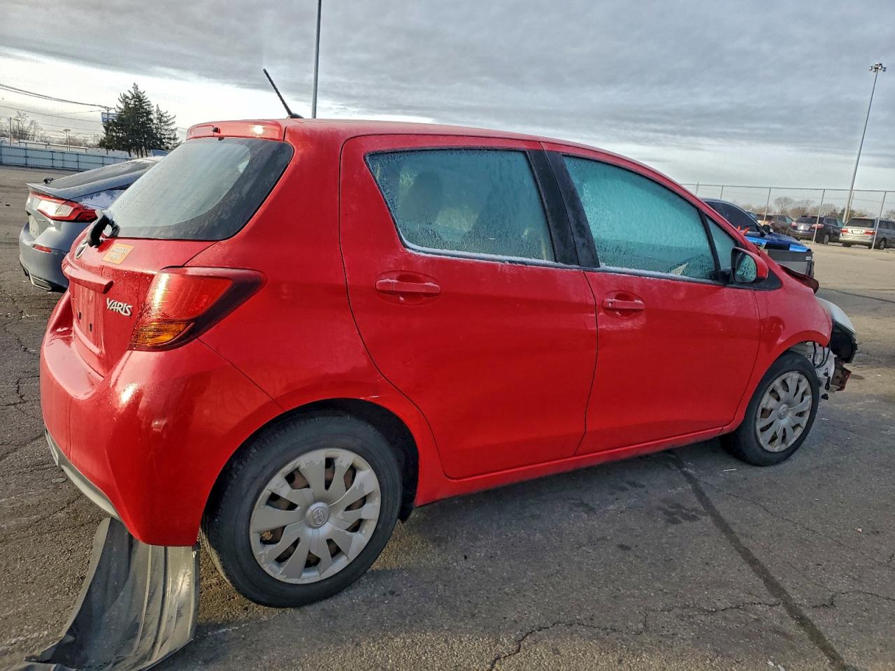 2015 TOYOTA YARIS photo 3