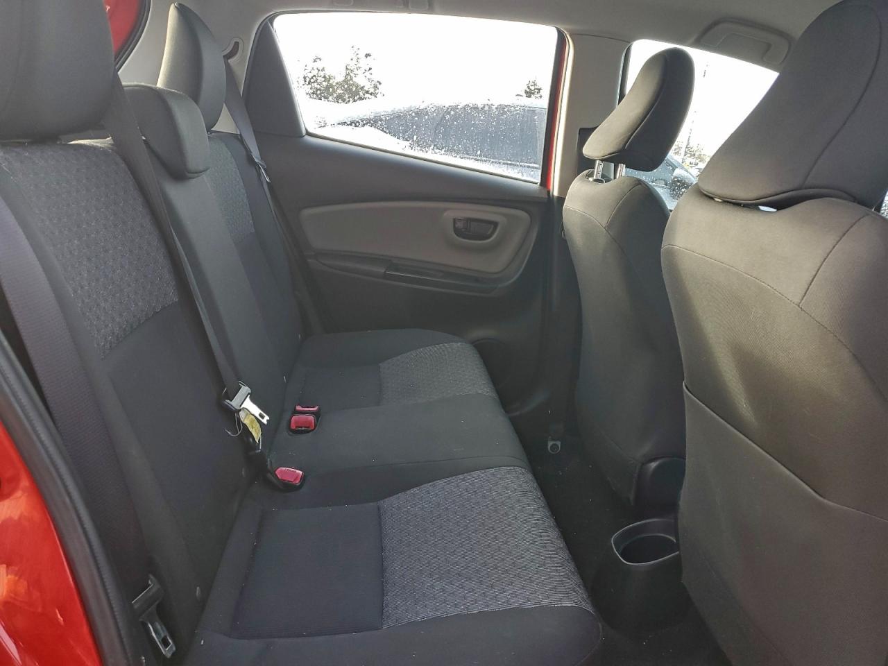2015 TOYOTA YARIS photo 10
