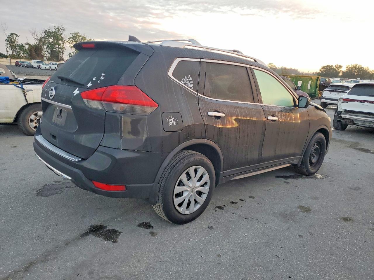 2017 NISSAN ROGUE S photo 3