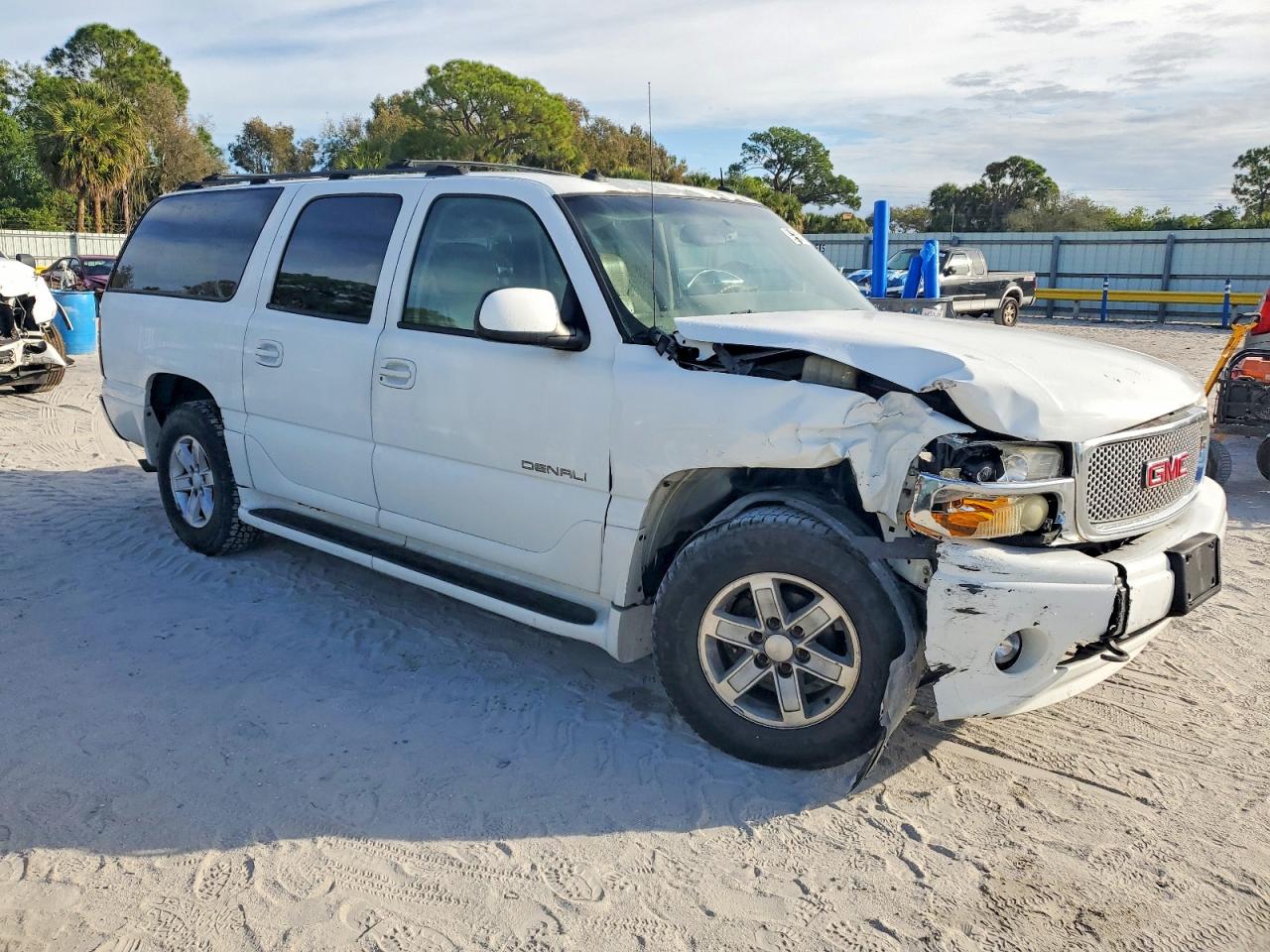 2003 GMC YUKON XL DENALI photo 4