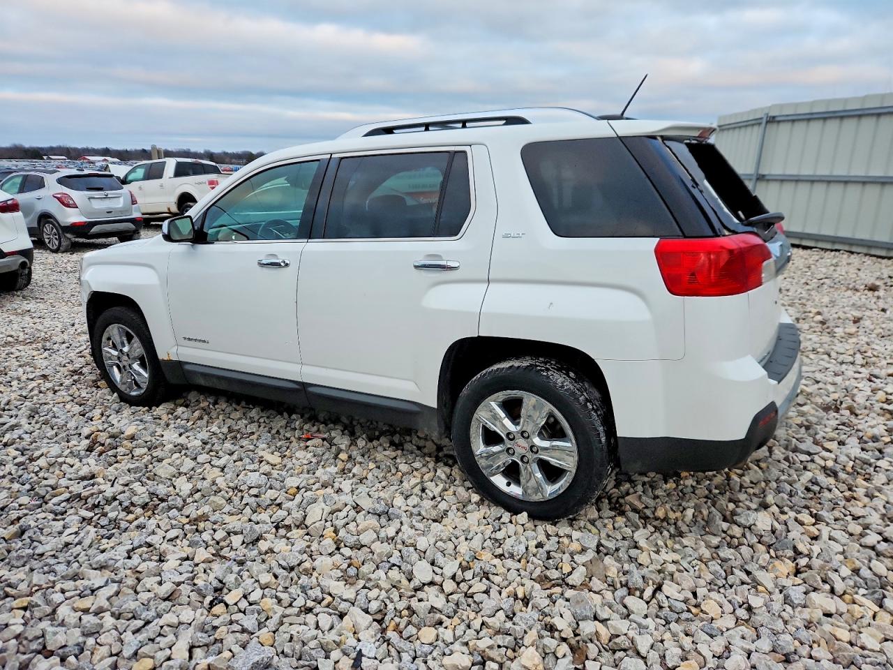 2015 GMC TERRAIN SLT photo 2