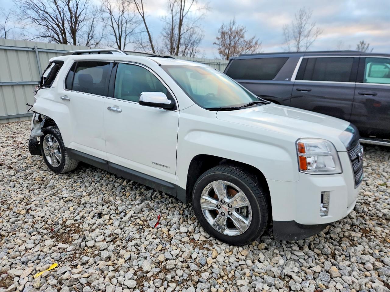 2015 GMC TERRAIN SLT photo 4