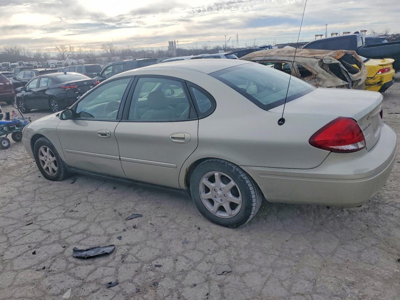 2006 FORD TAURUS SEL photo 2
