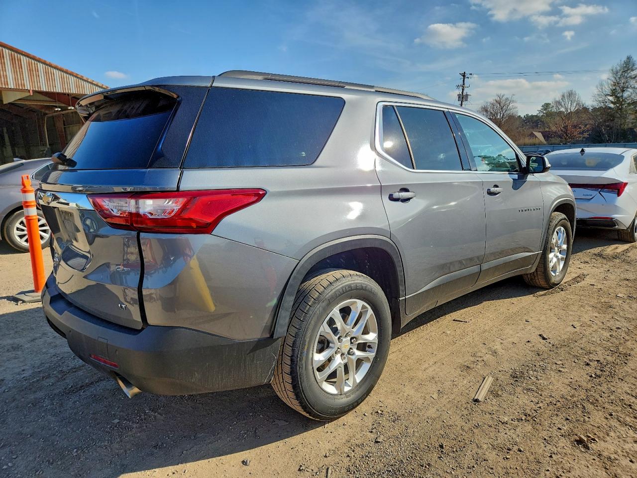 2019 CHEVROLET TRAVERSE LT photo 5