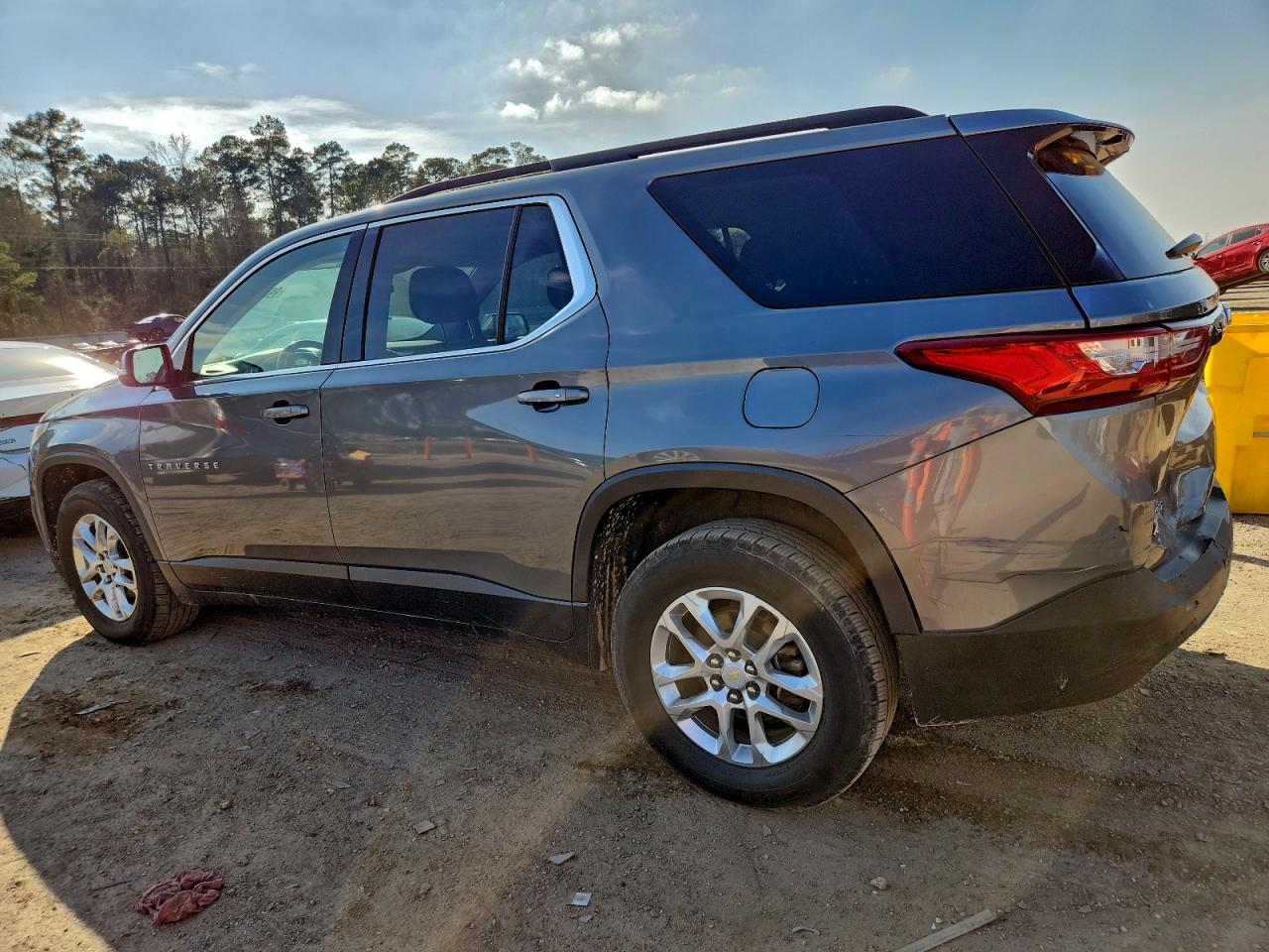 2019 CHEVROLET TRAVERSE LT photo 3