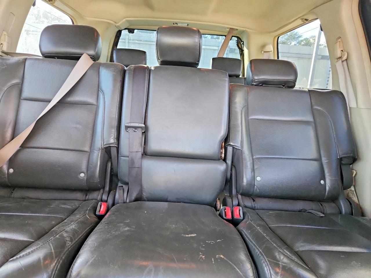 2004 INFINITI QX56 photo 10
