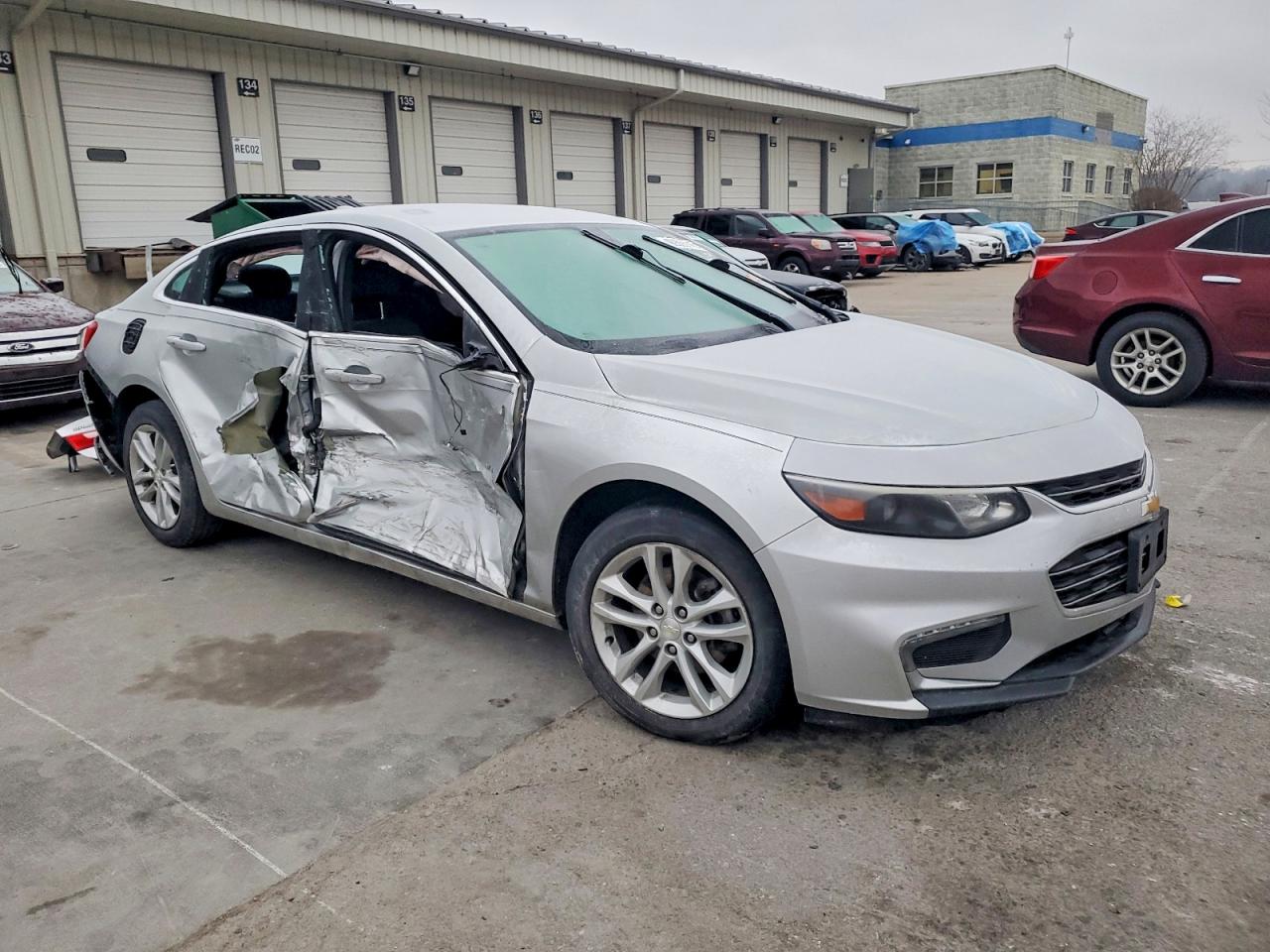 2017 CHEVROLET MALIBU LT photo 4