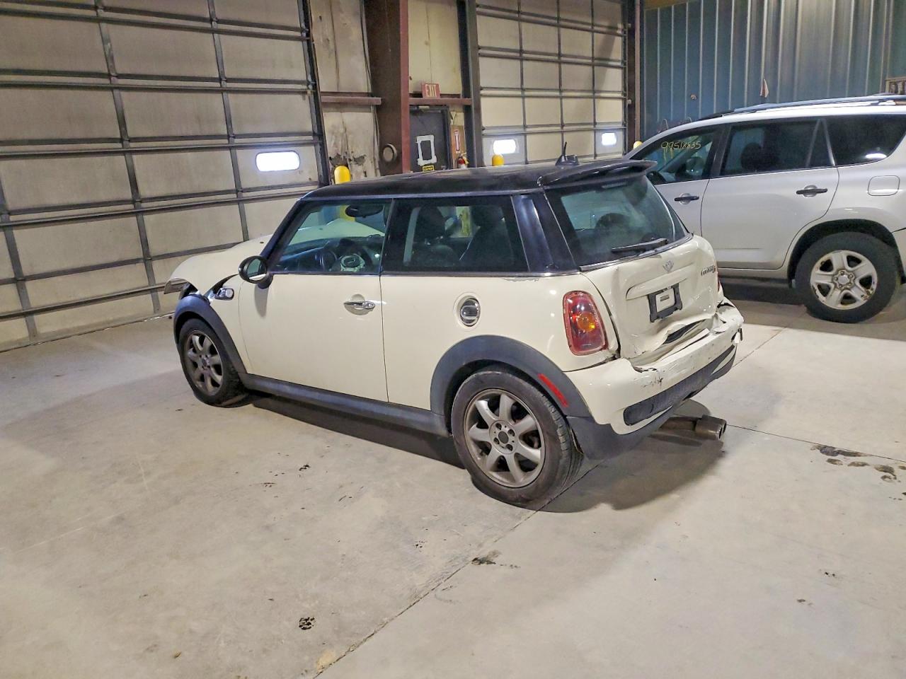 2010 MINI COOPER S photo 2