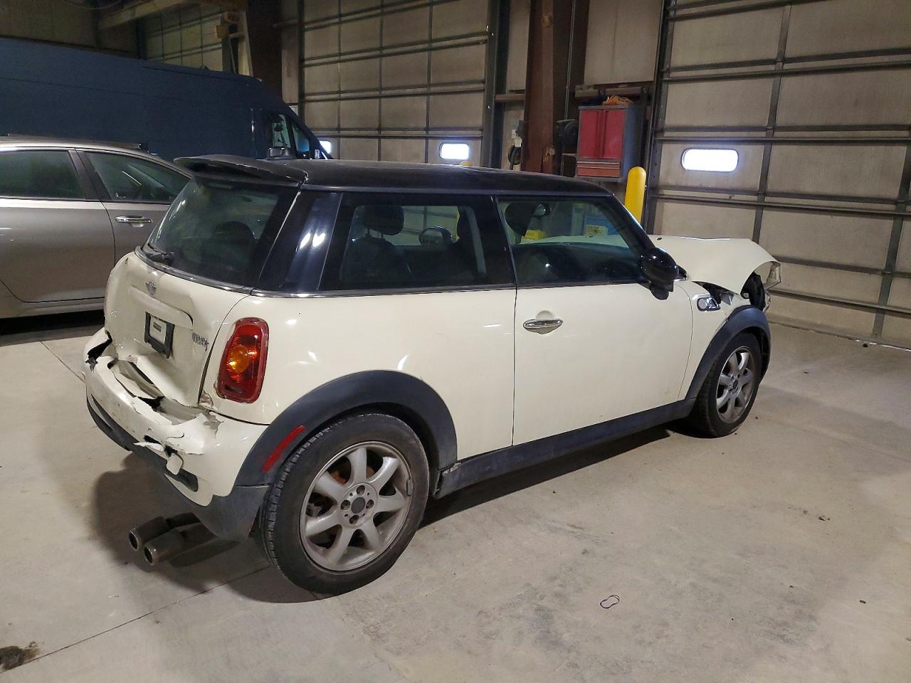 2010 MINI COOPER S photo 3