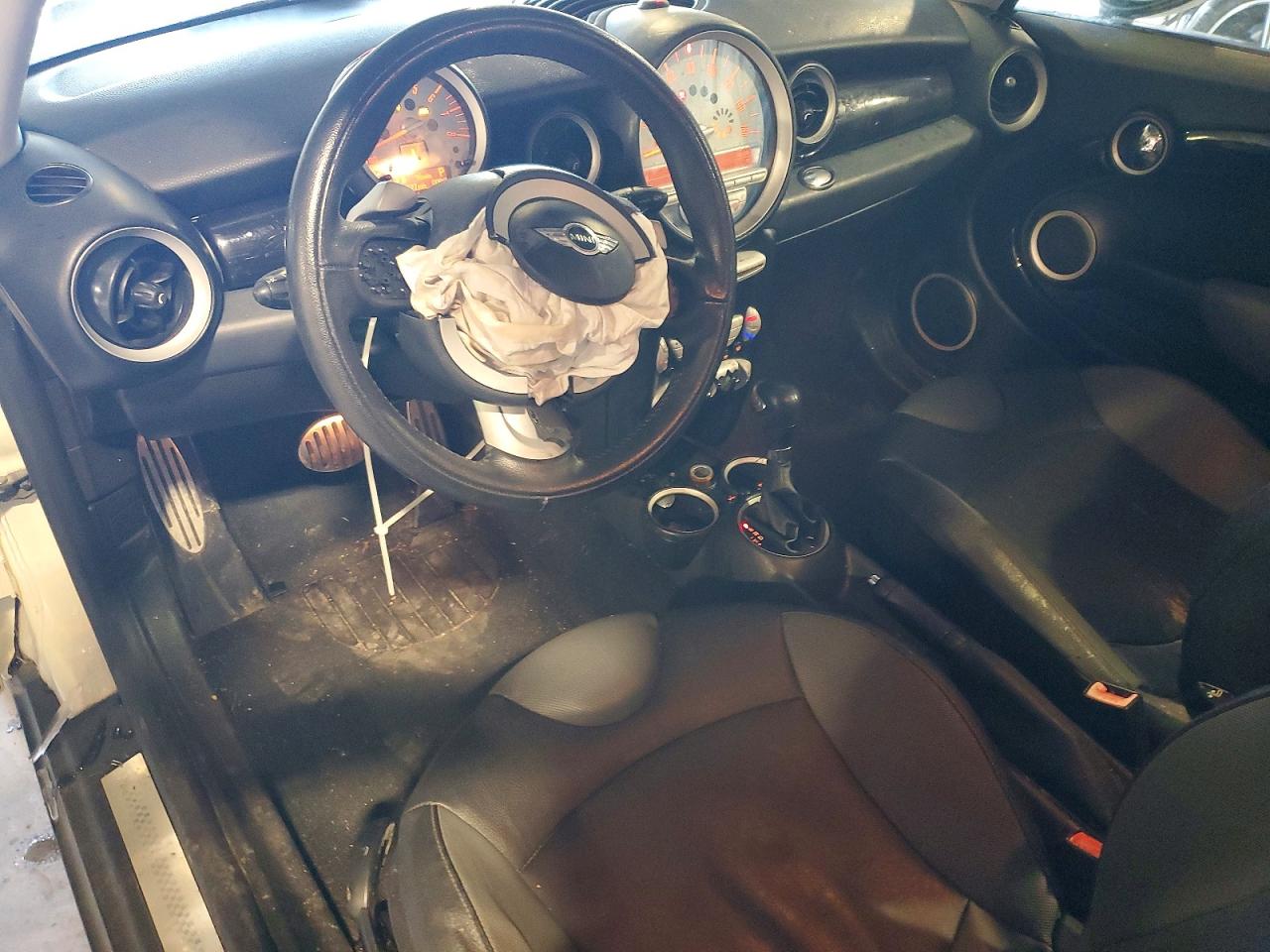 2010 MINI COOPER S photo 8