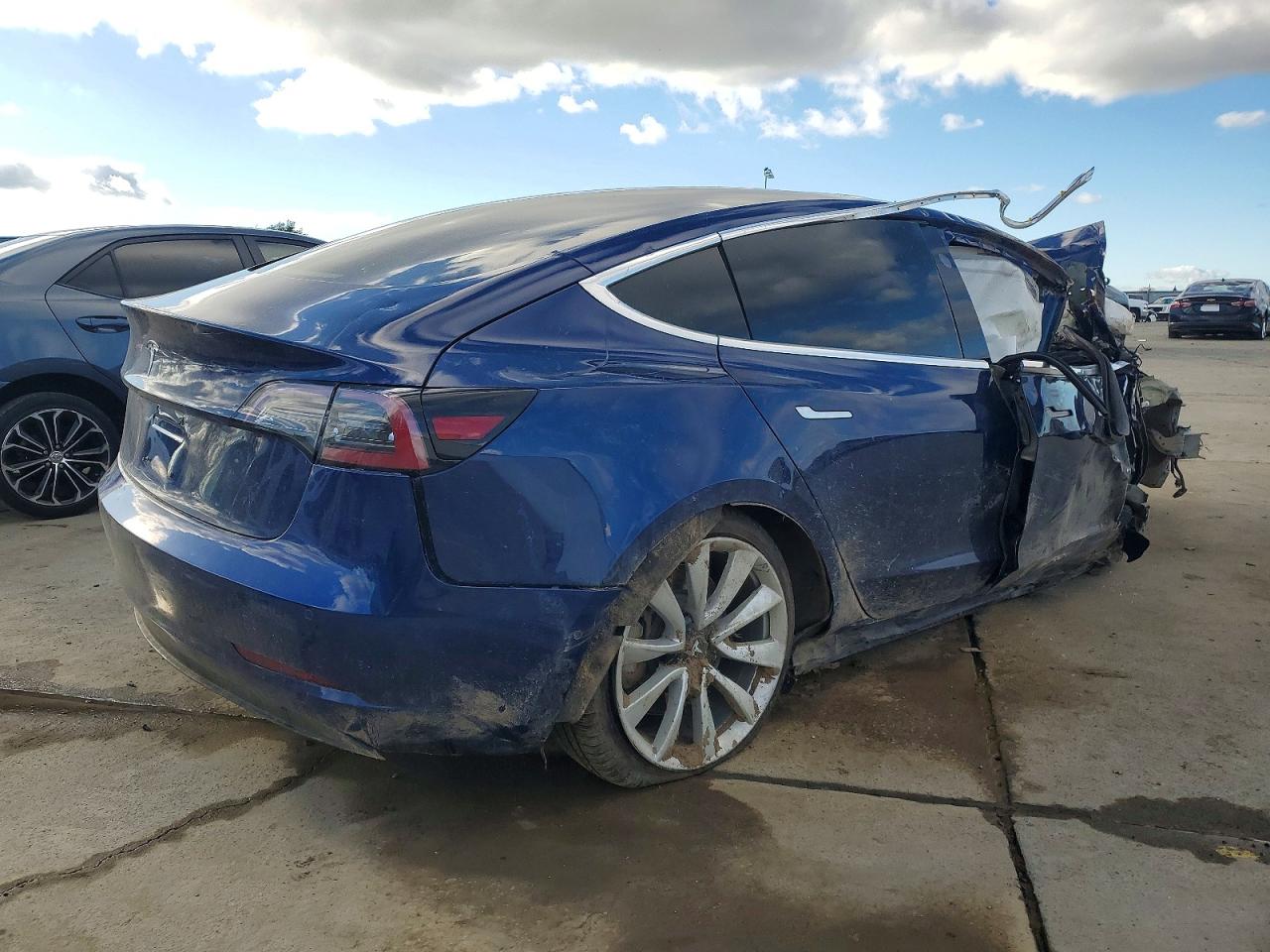 2018 TESLA MODEL 3 photo 3