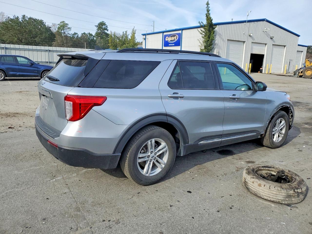 2024 FORD EXPLORER XLT photo 3