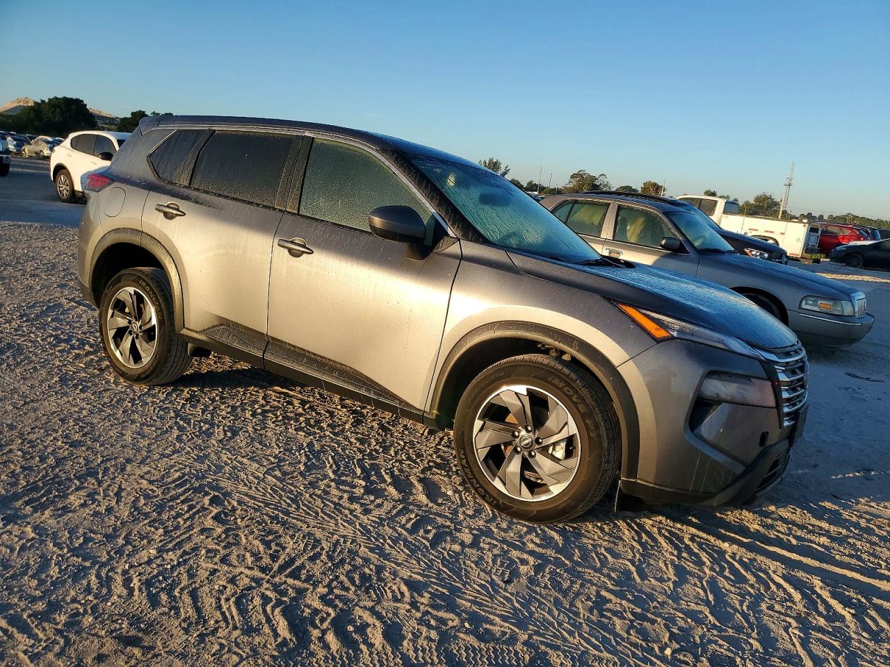 2024 NISSAN ROGUE SV photo 4