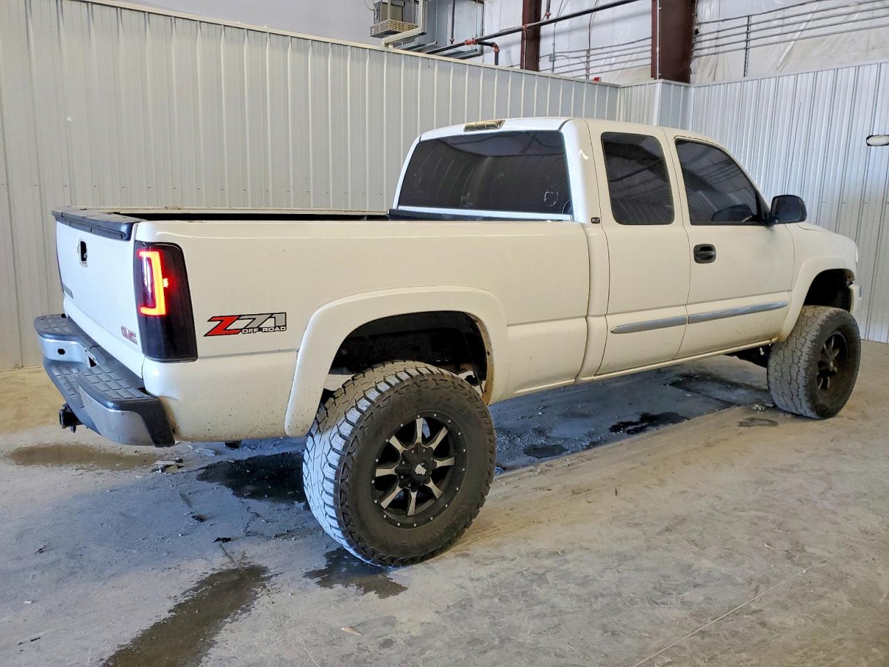 2007 GMC NEW SIERRA K1500 CLASSIC photo 3