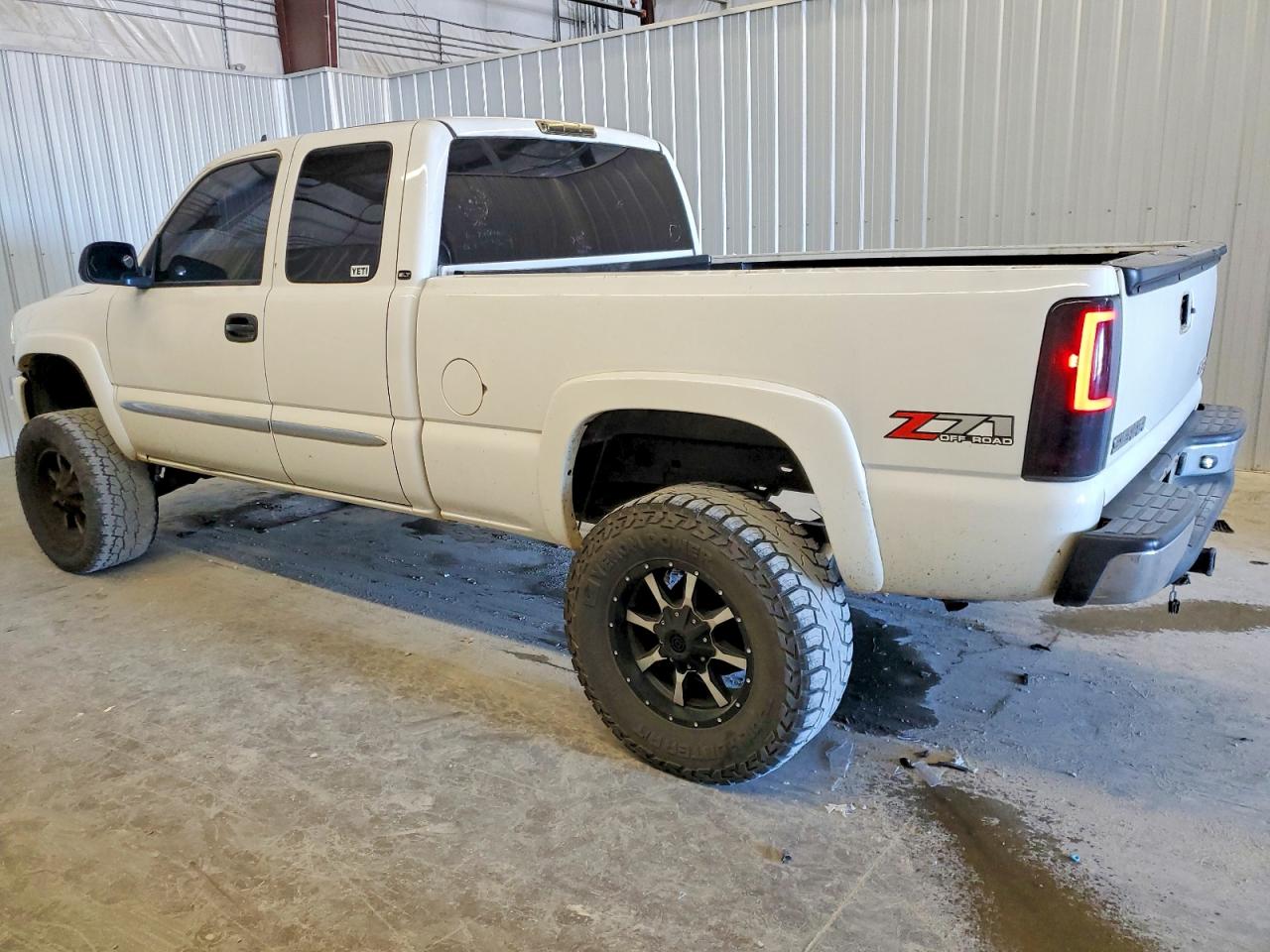 2007 GMC NEW SIERRA K1500 CLASSIC photo 2