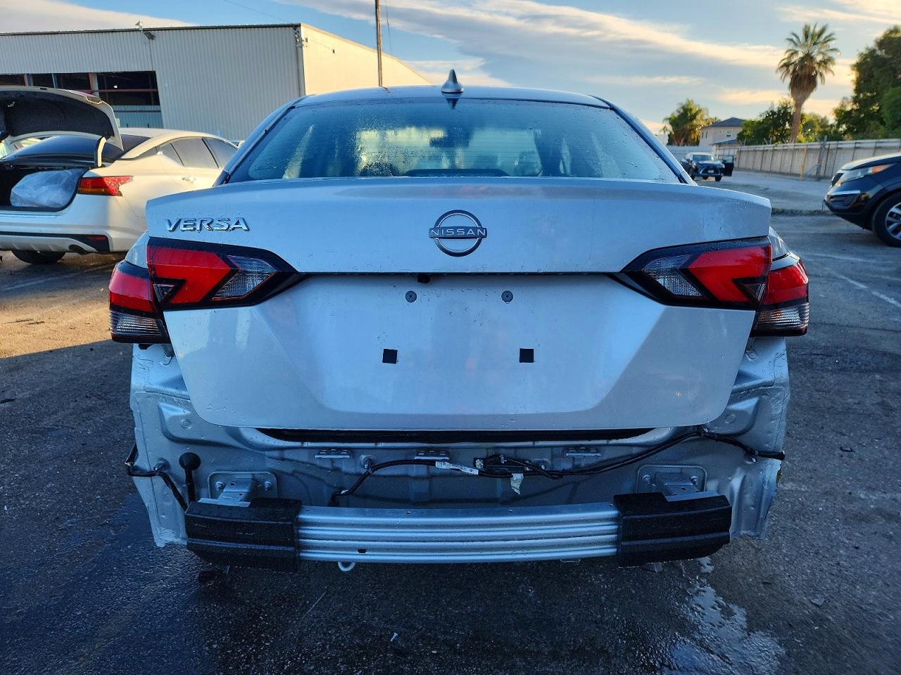 2025 NISSAN VERSA SV photo 6