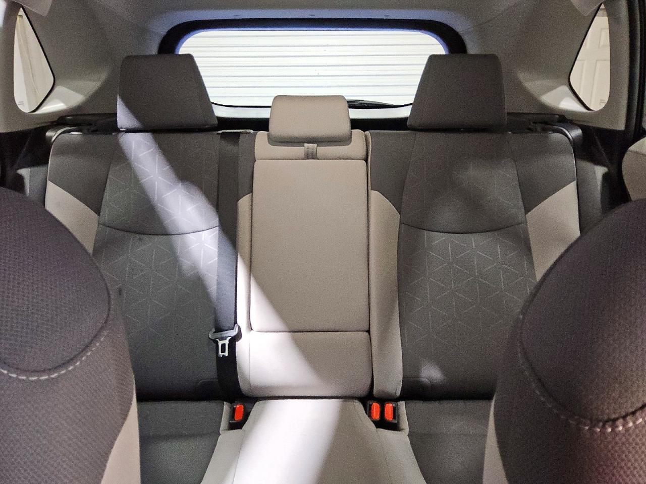 2025 TOYOTA RAV4 XLE photo 10