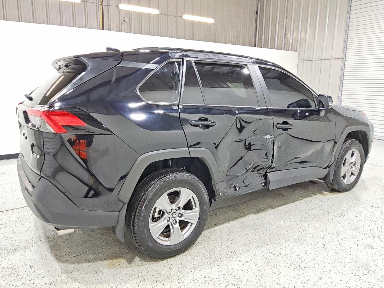 2025 TOYOTA RAV4 XLE photo 3