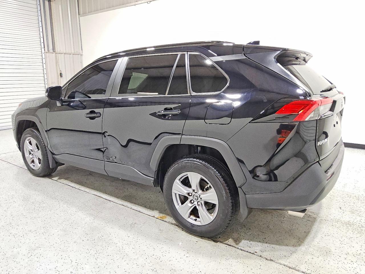 2025 TOYOTA RAV4 XLE photo 2
