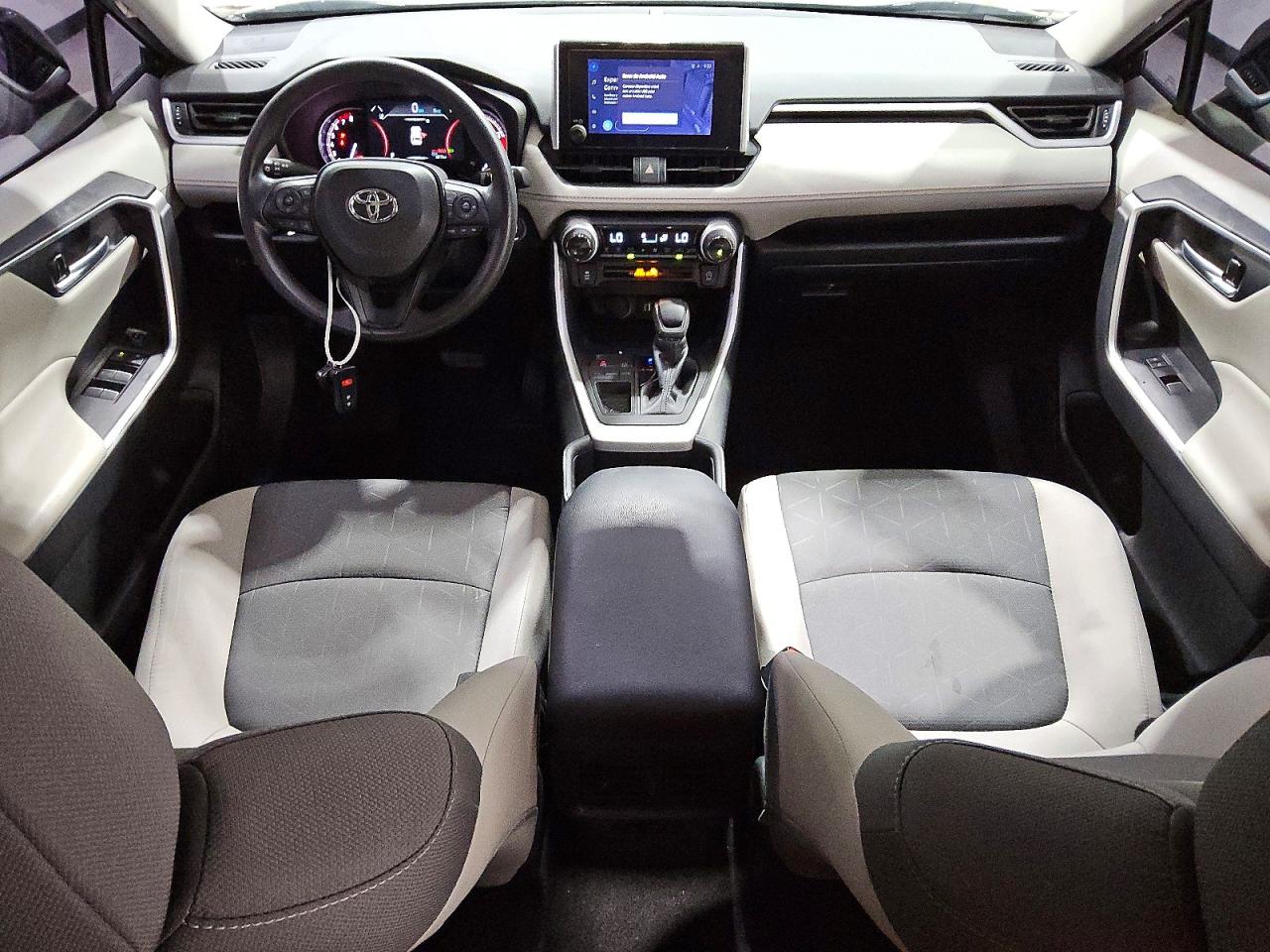2025 TOYOTA RAV4 XLE photo 8