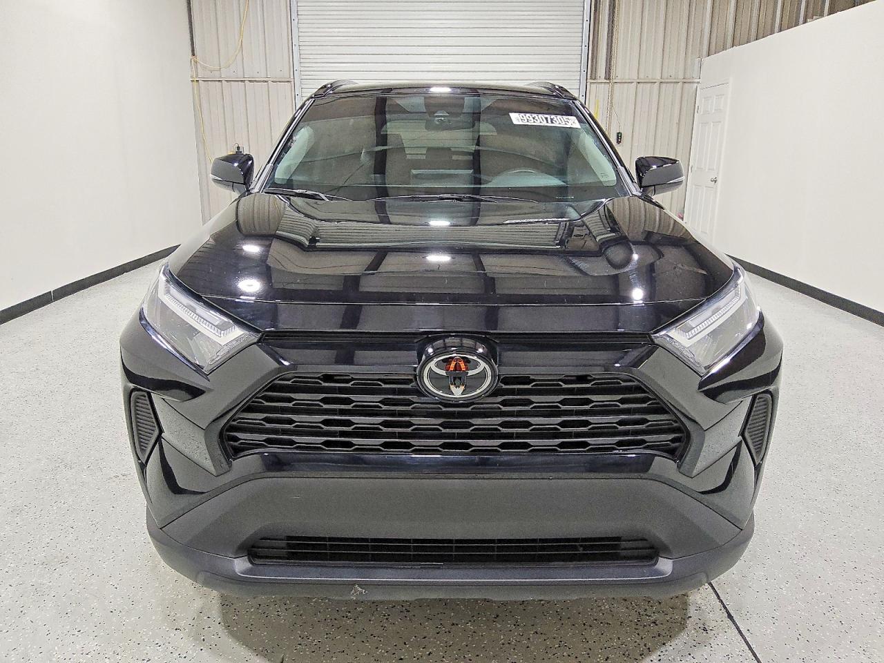 2025 TOYOTA RAV4 XLE photo 5