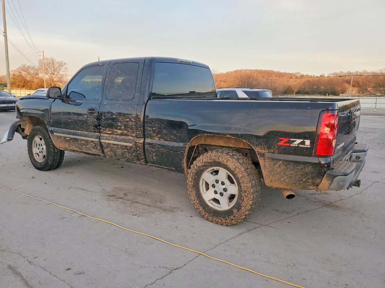 2005 CHEVROLET SILVERADO K1500 photo 2