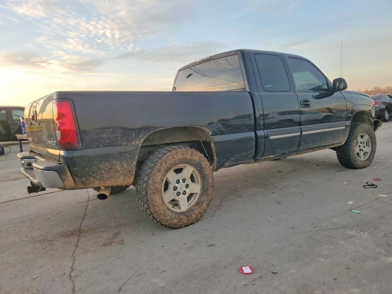 2005 CHEVROLET SILVERADO K1500 photo 3