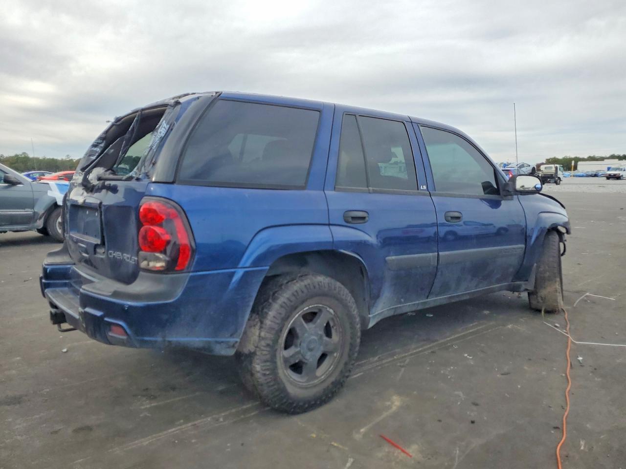 2004 CHEVROLET TRAILBLAZER LS photo 3