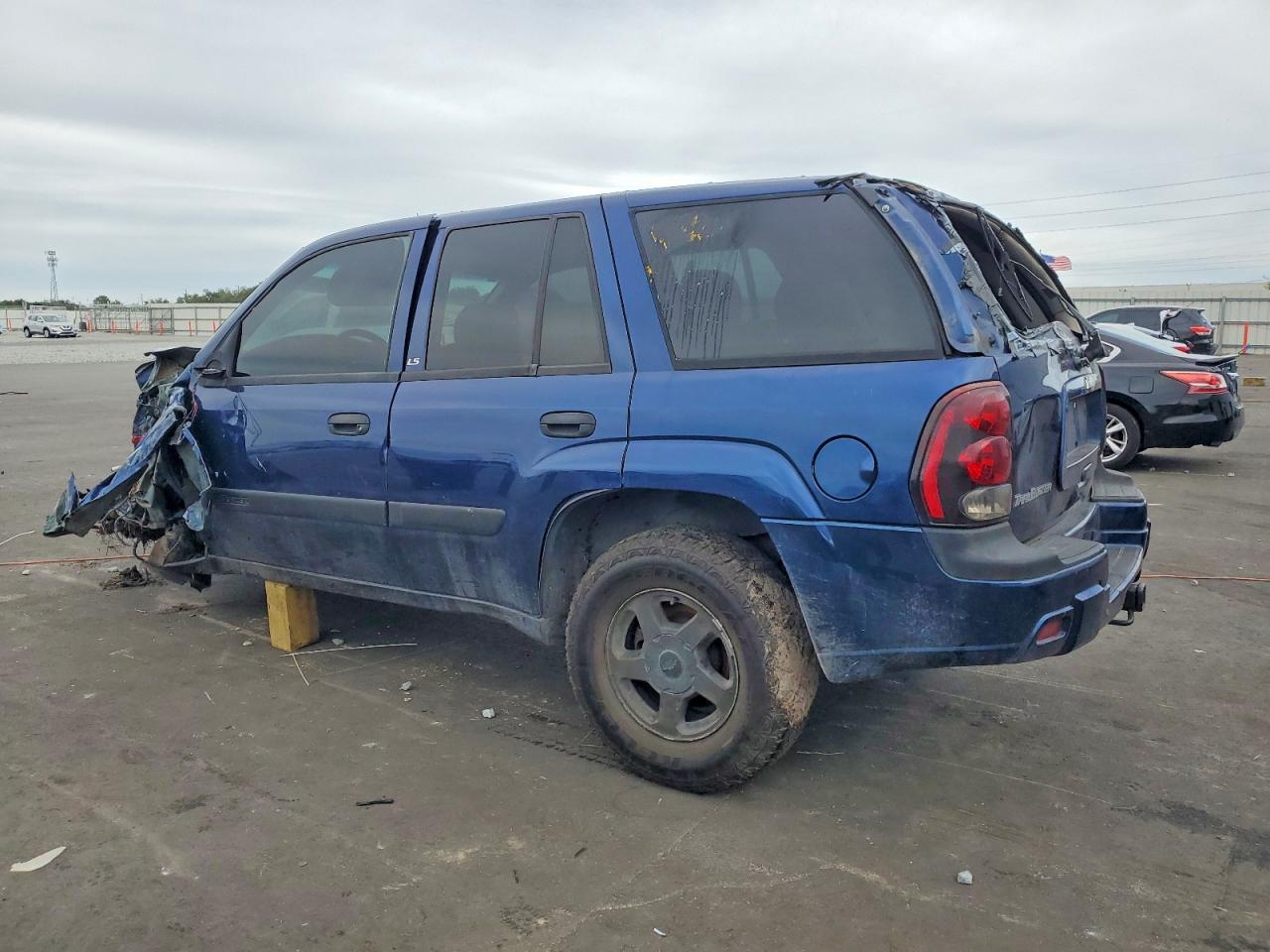 2004 CHEVROLET TRAILBLAZER LS photo 2