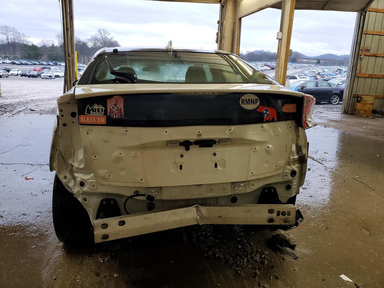 2017 TOYOTA PRIUS photo 6