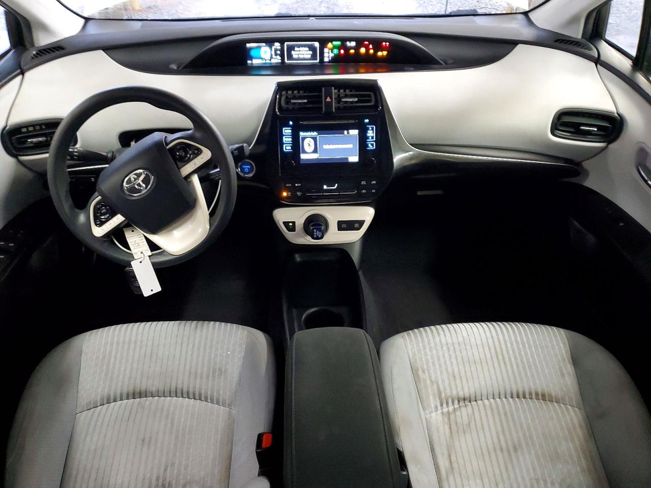 2017 TOYOTA PRIUS photo 8