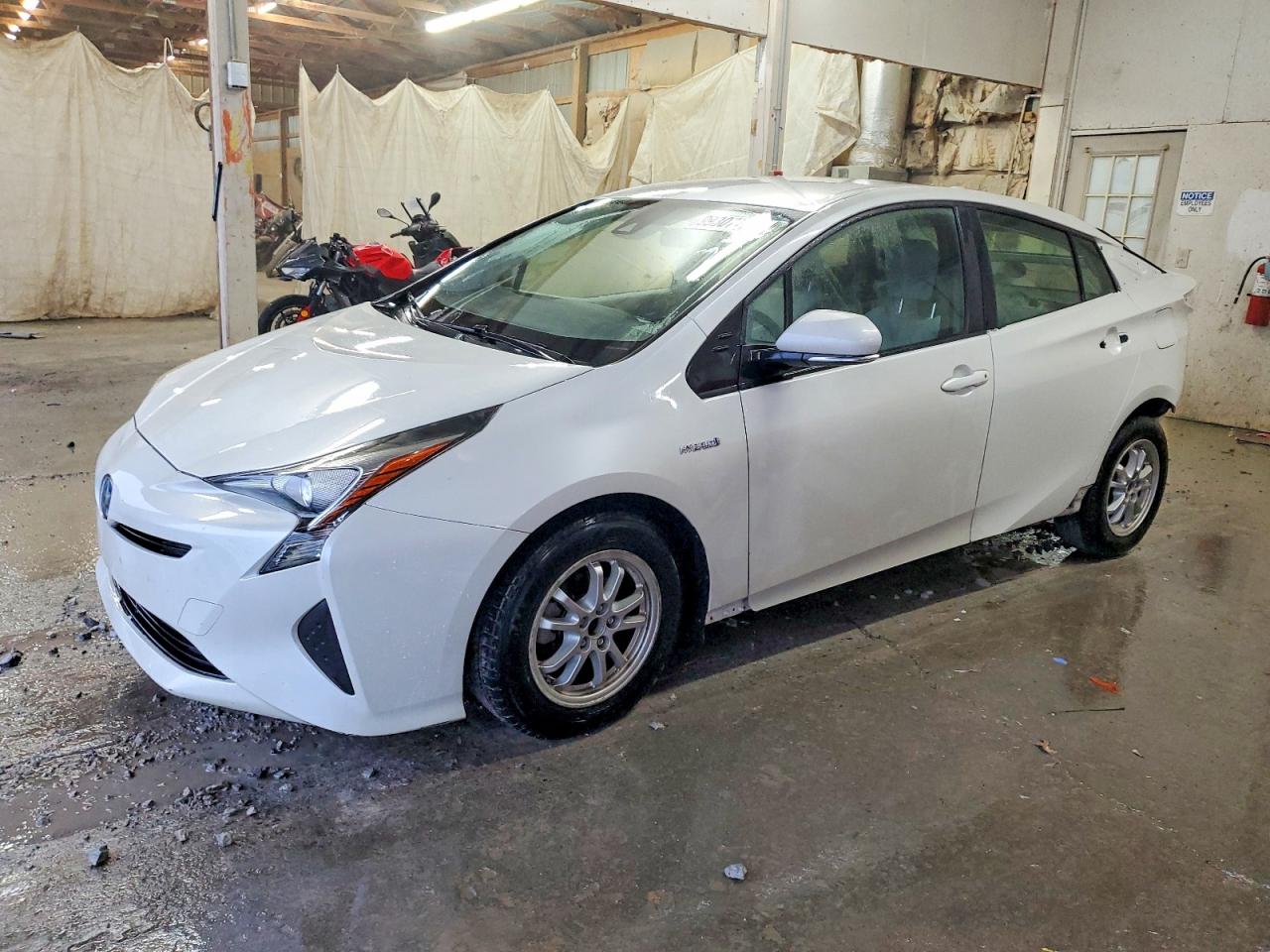 2017 TOYOTA PRIUS