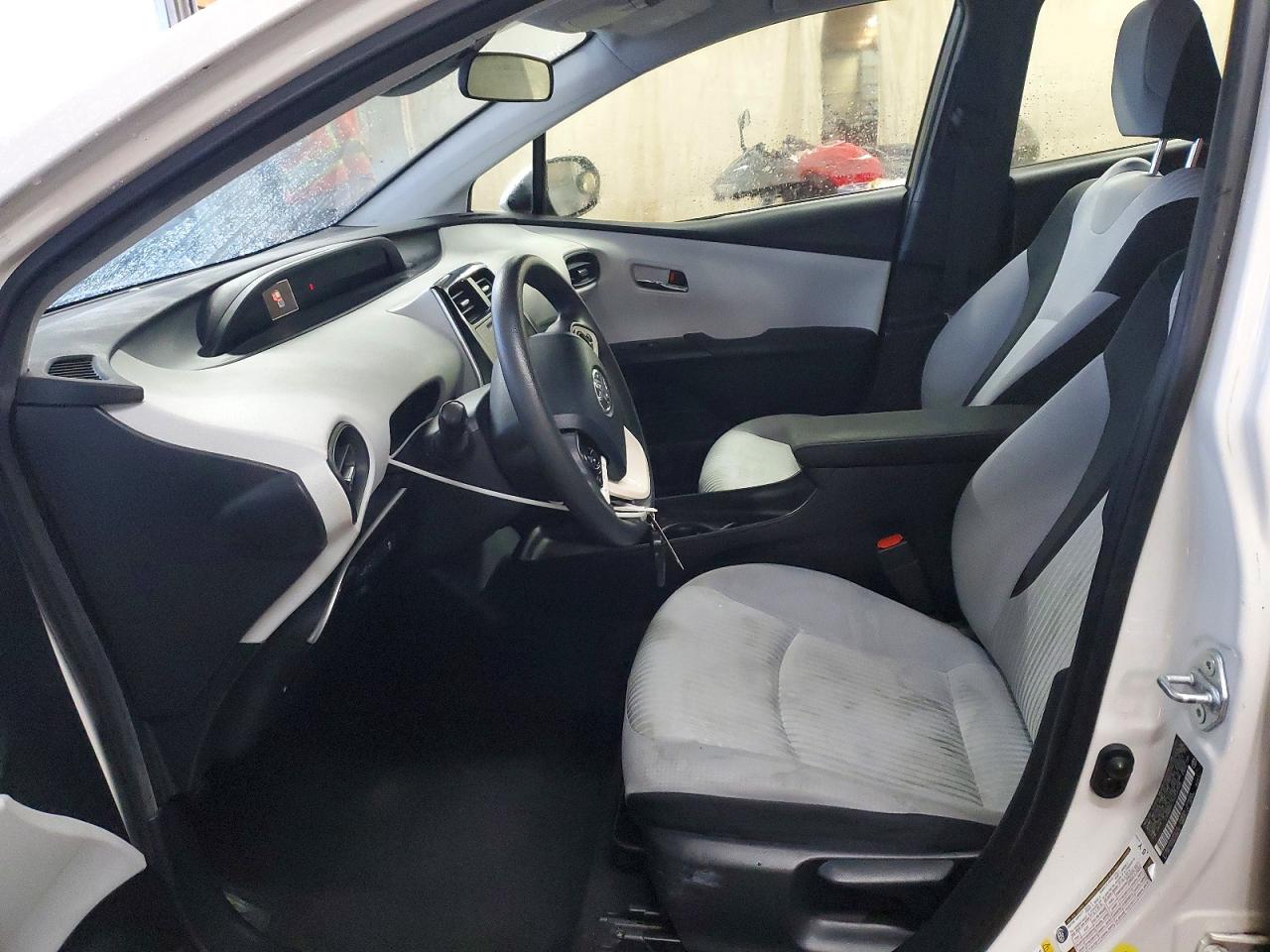 2017 TOYOTA PRIUS photo 7