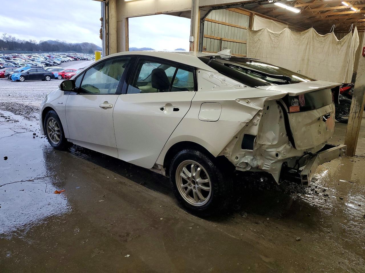 2017 TOYOTA PRIUS photo 2
