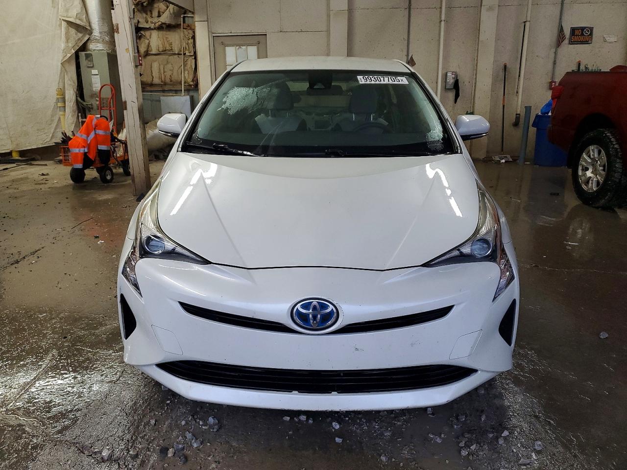 2017 TOYOTA PRIUS photo 5