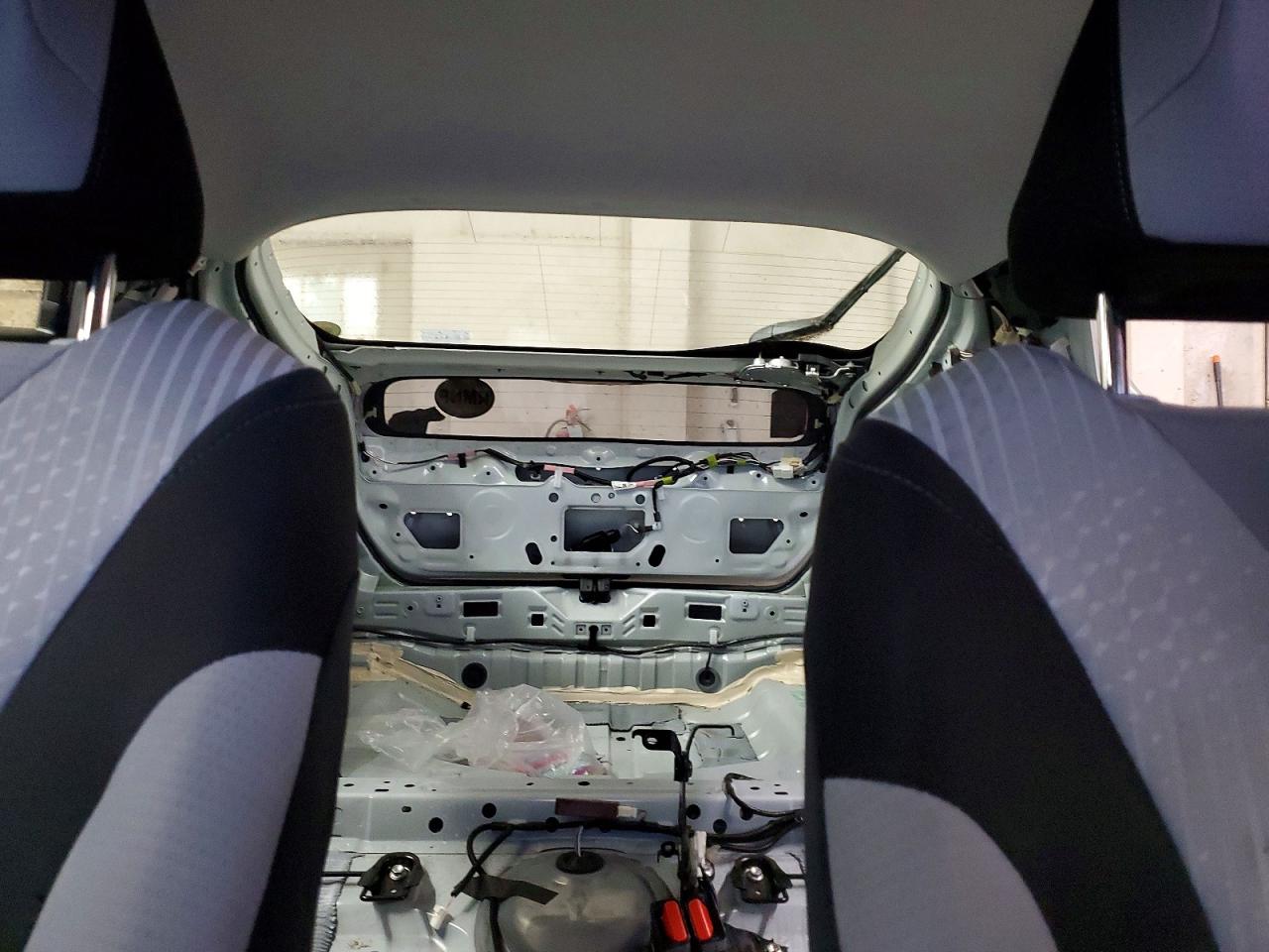 2017 TOYOTA PRIUS photo 10