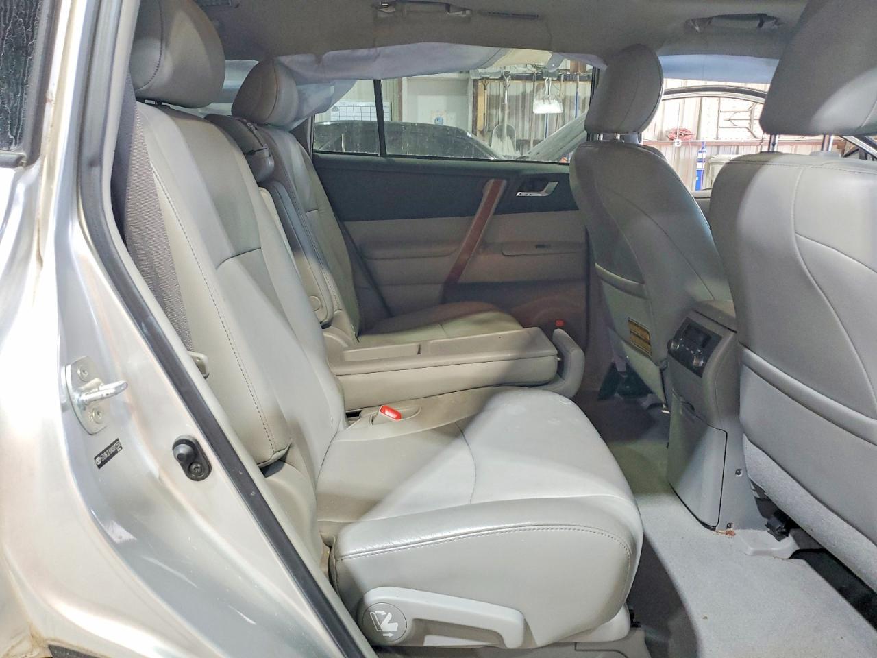 2010 TOYOTA HIGHLANDER LIMITED photo 21