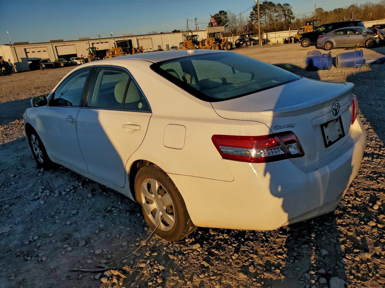 2011 TOYOTA CAMRY BASE photo 2