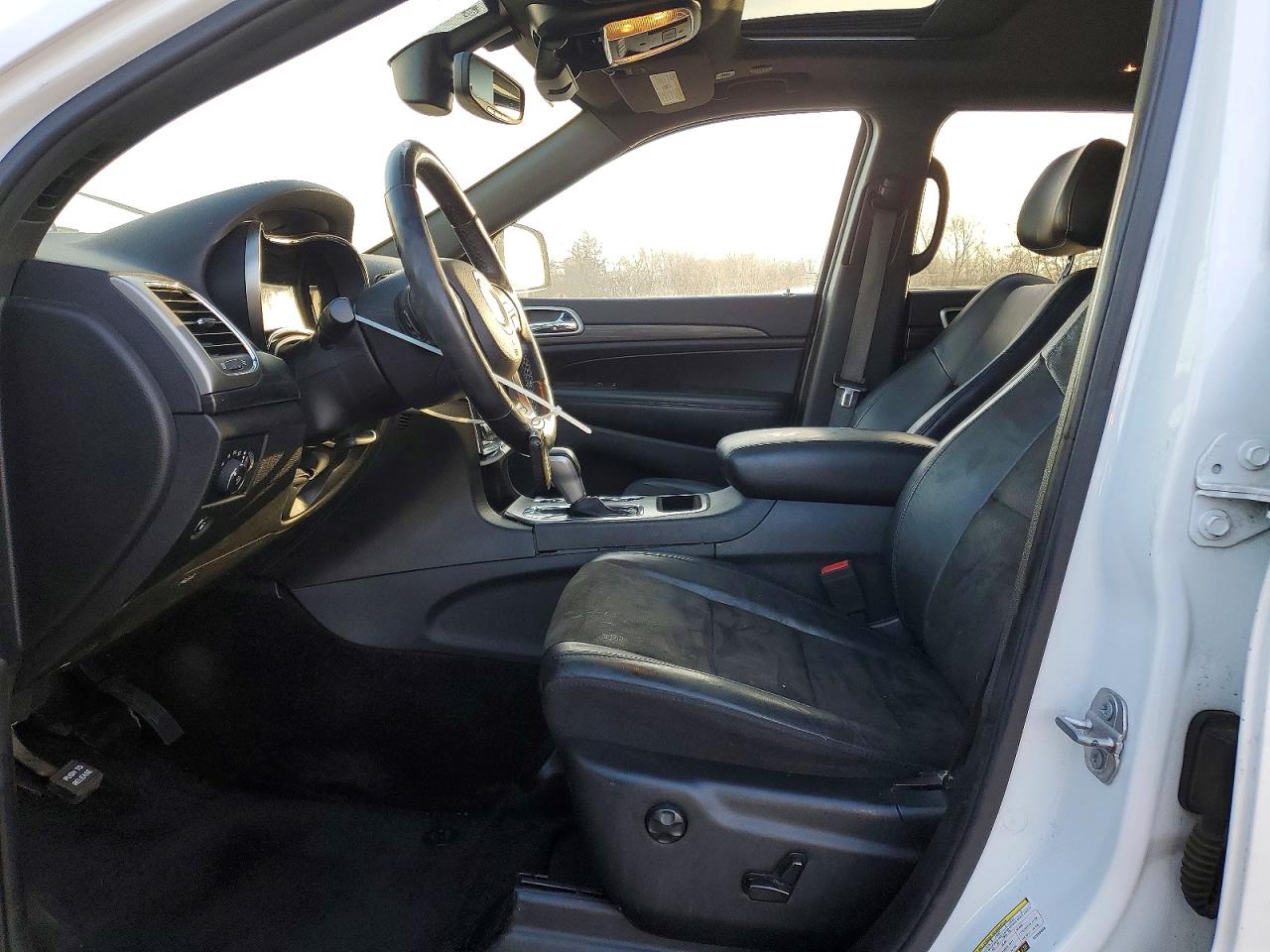 2019 JEEP GRAND CHEROKEE LAREDO photo 7