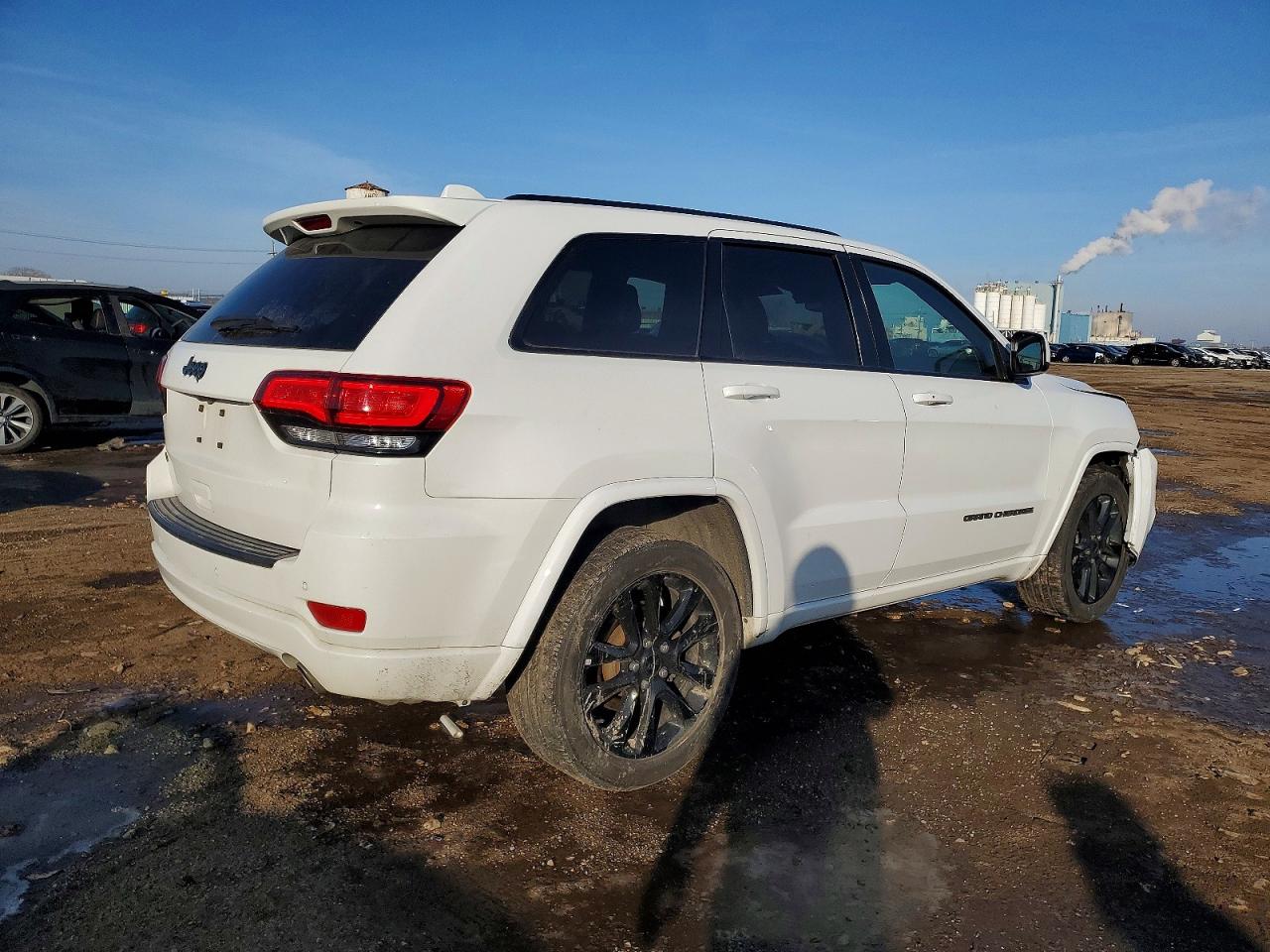 2019 JEEP GRAND CHEROKEE LAREDO photo 3