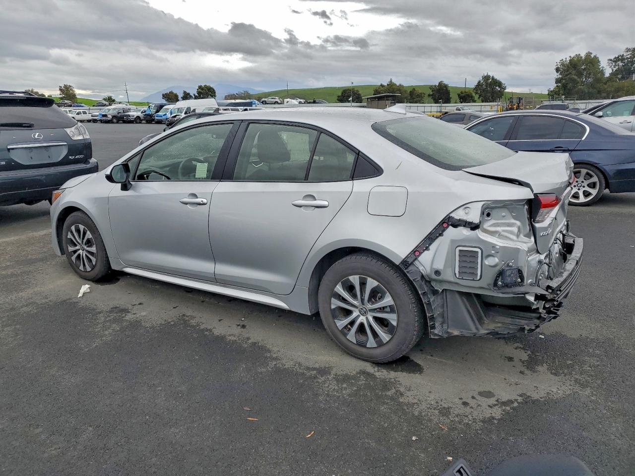 2022 TOYOTA COROLLA LE photo 3