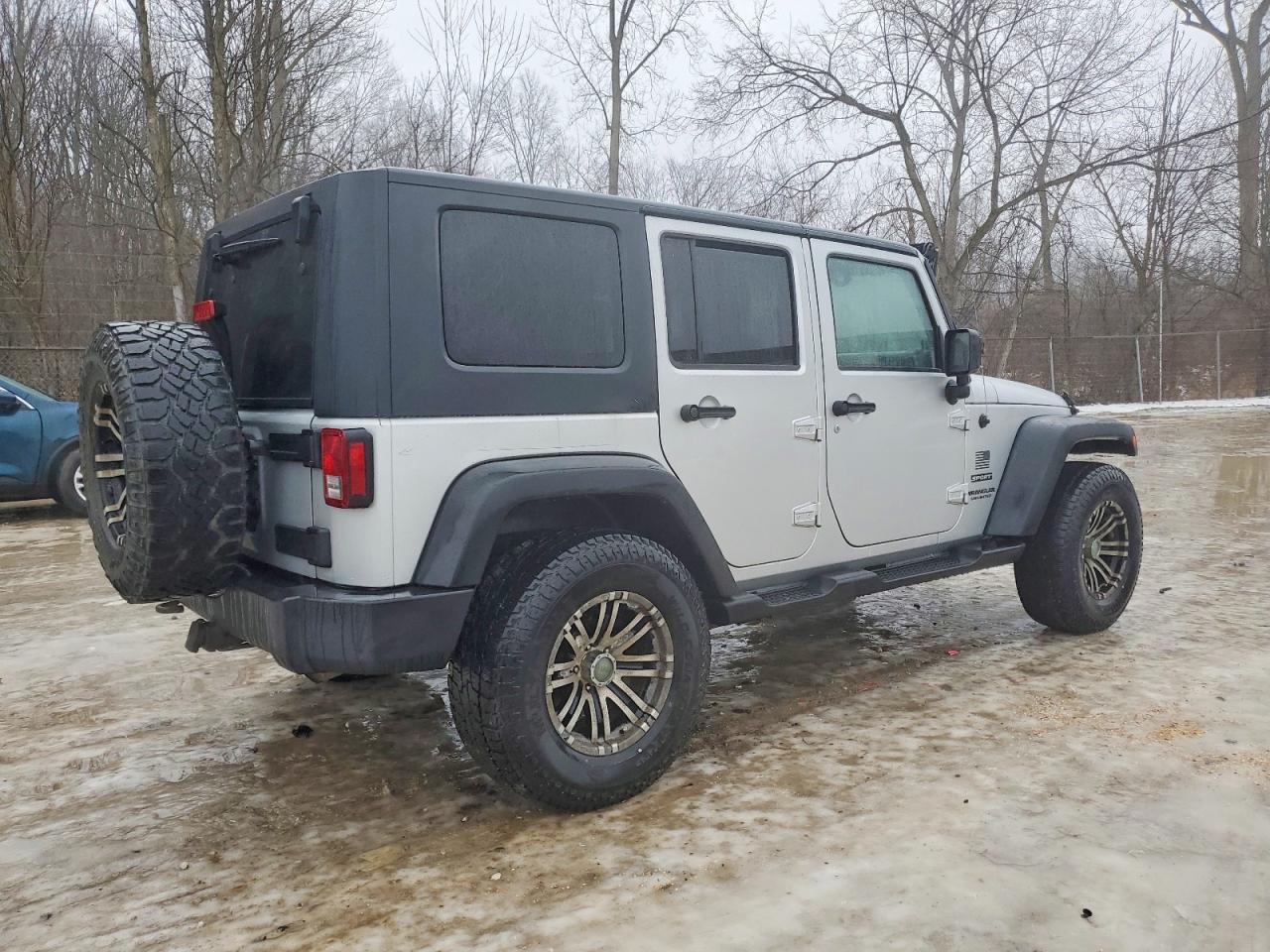 2010 JEEP WRANGLER UNLIMITED SPORT photo 3