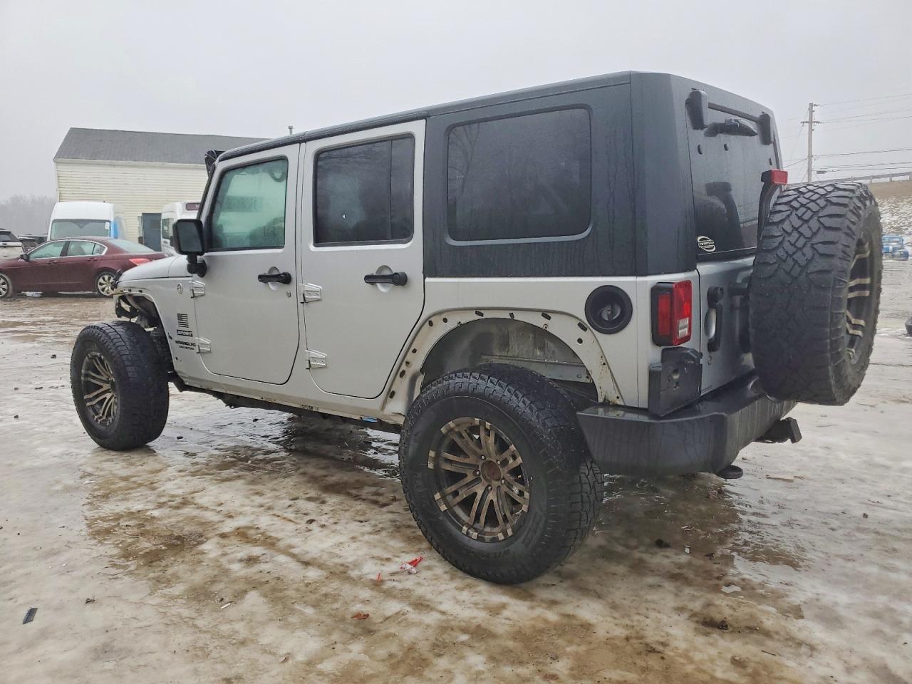 2010 JEEP WRANGLER UNLIMITED SPORT photo 2