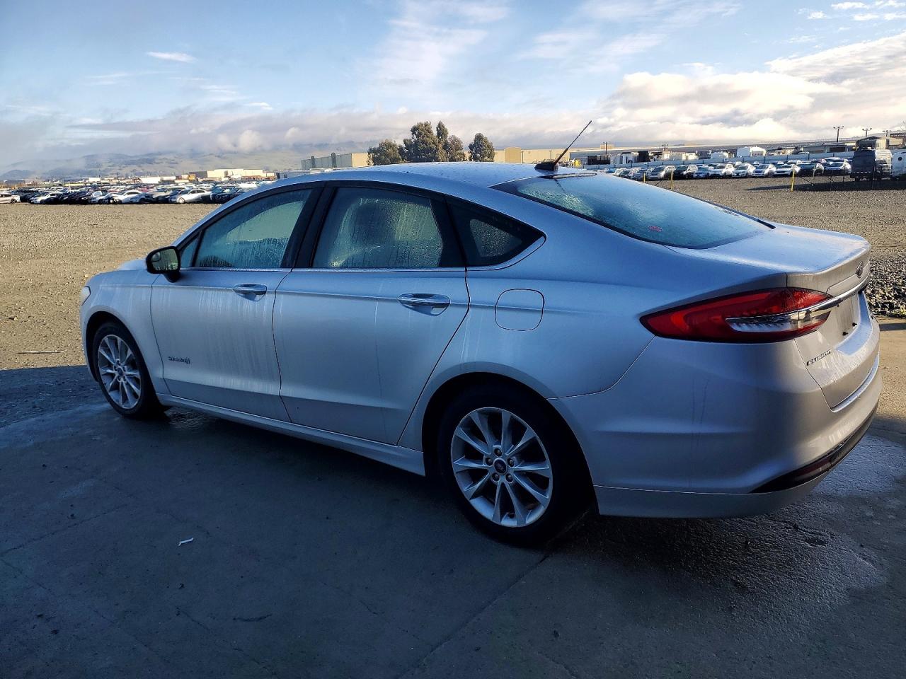 2017 FORD FUSION SE HYBRID photo 2