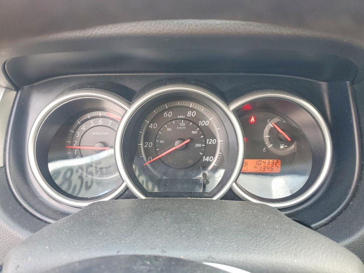 2011 NISSAN VERSA S photo 17