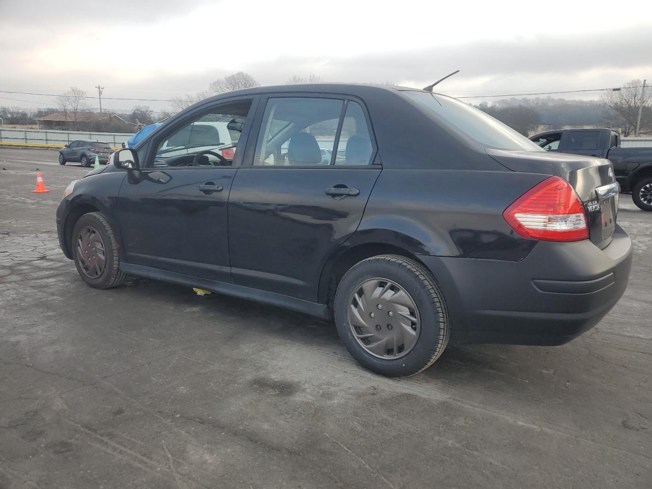 2011 NISSAN VERSA S photo 3