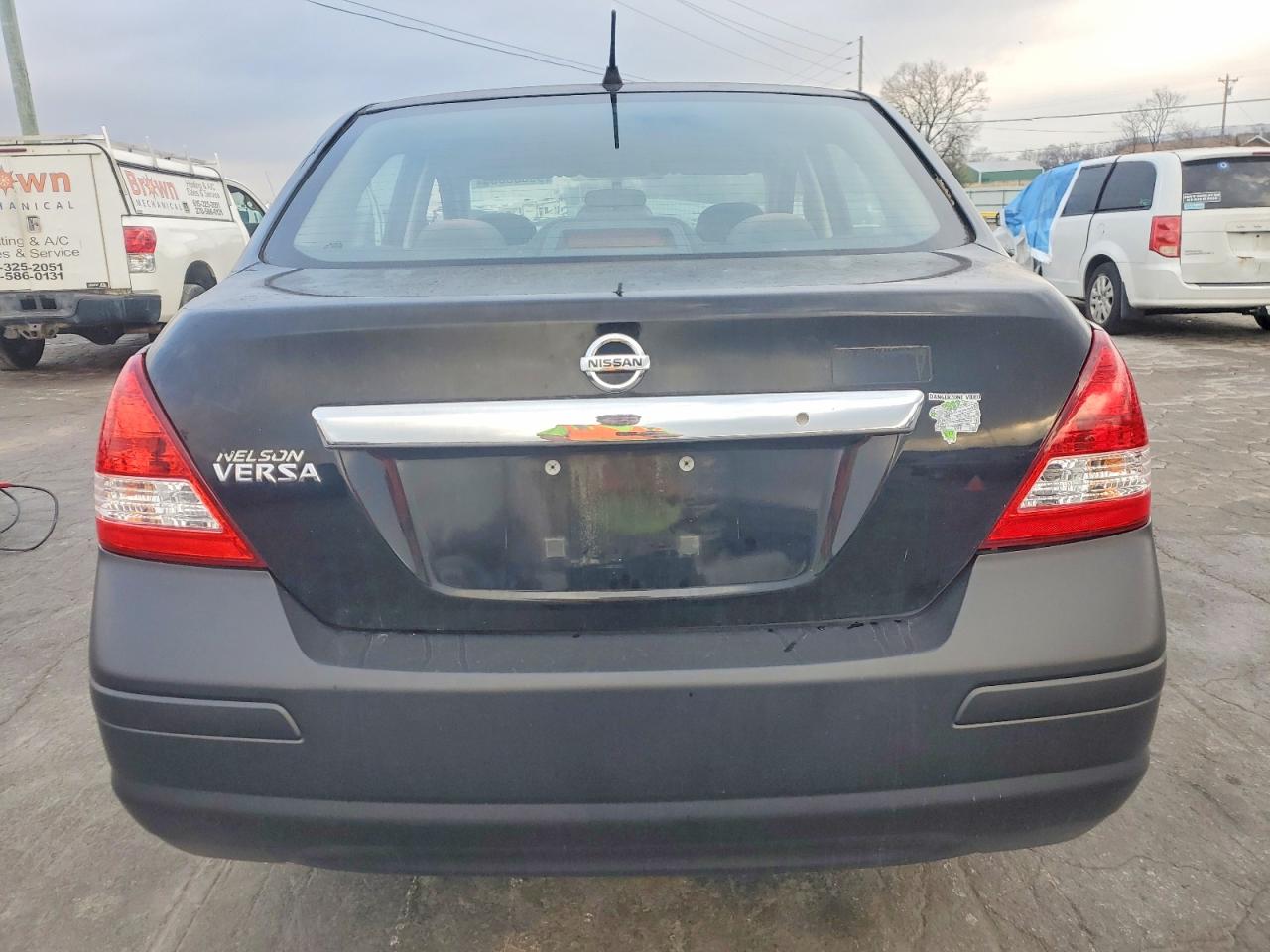 2011 NISSAN VERSA S photo 11