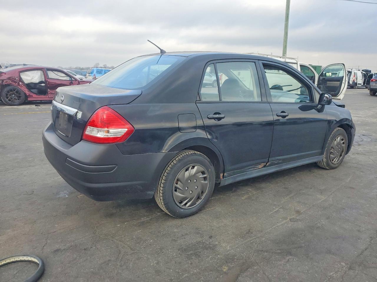 2011 NISSAN VERSA S photo 5