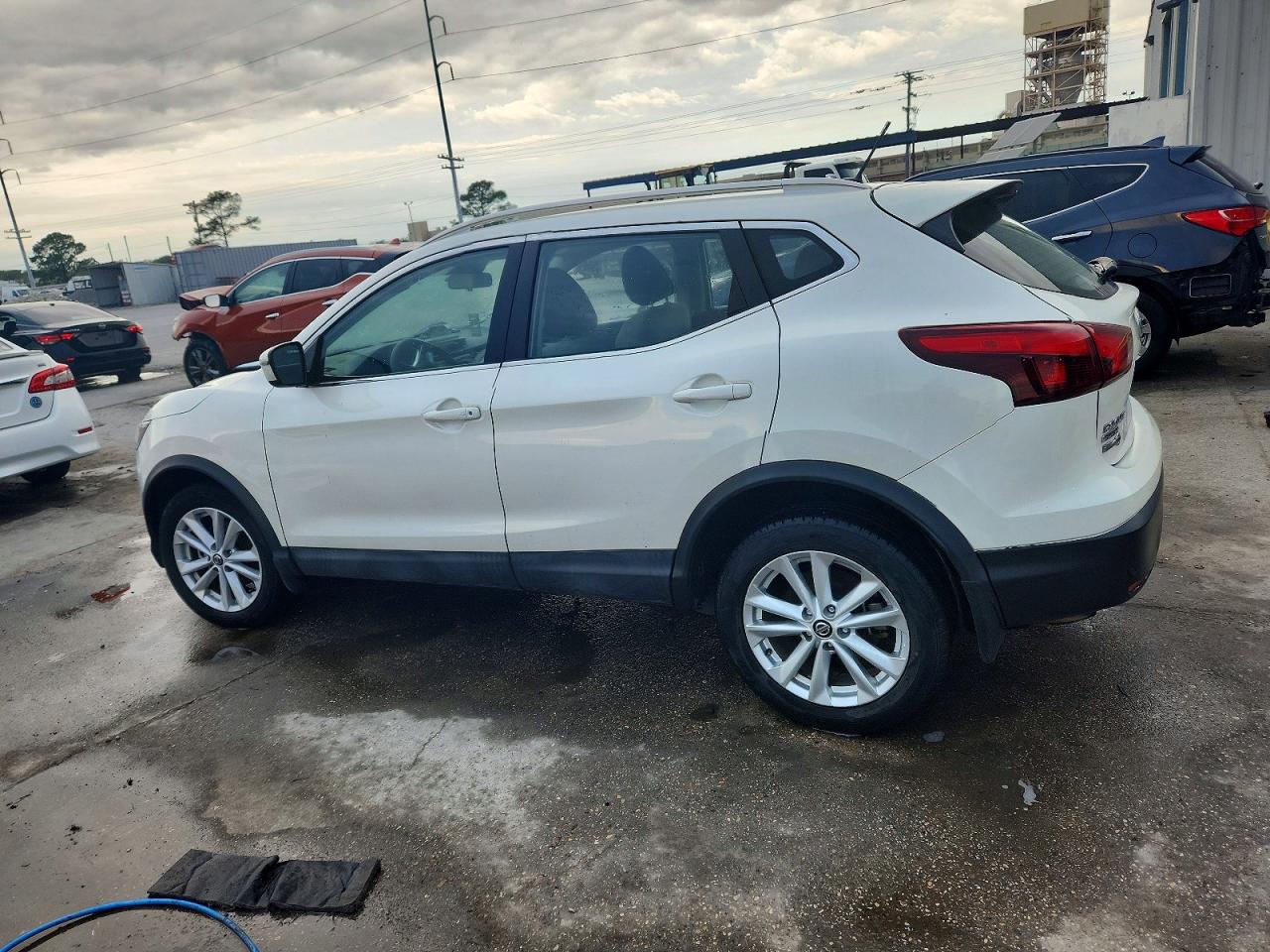 2019 NISSAN ROGUE SPORT S photo 2